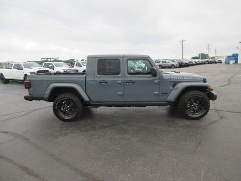 Used 2025 Jeep Gladiator Sport AWD/4WD image 5