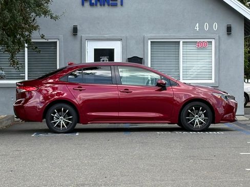 Used 2022 Toyota Corolla LE FWD image 4