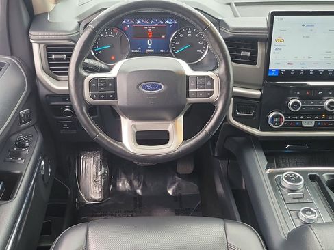 Used 2024 Ford Expedition XLT image 4