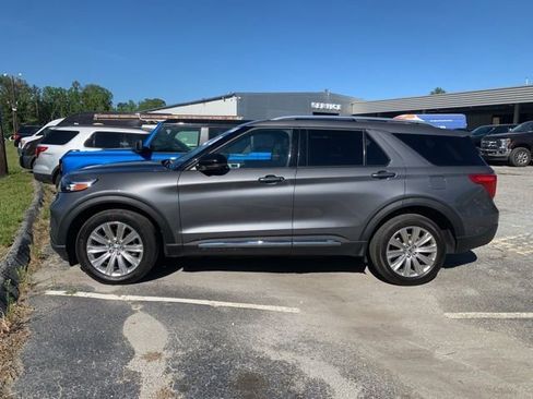 Used 2023 Ford Explorer Limited w/ Equipment Group 301A AWD/4WD image 4