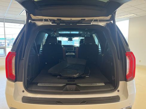 Used 2023 GMC Yukon Denali Ultimate image 9