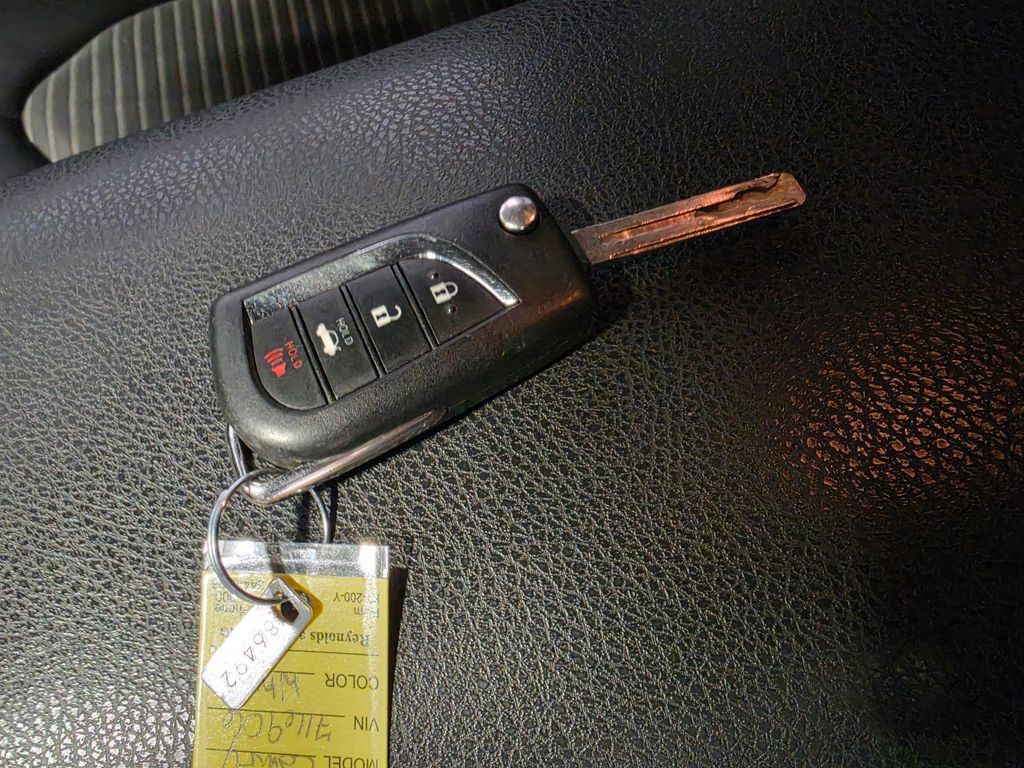 Used 2022 Toyota Camry SE FWD image 10