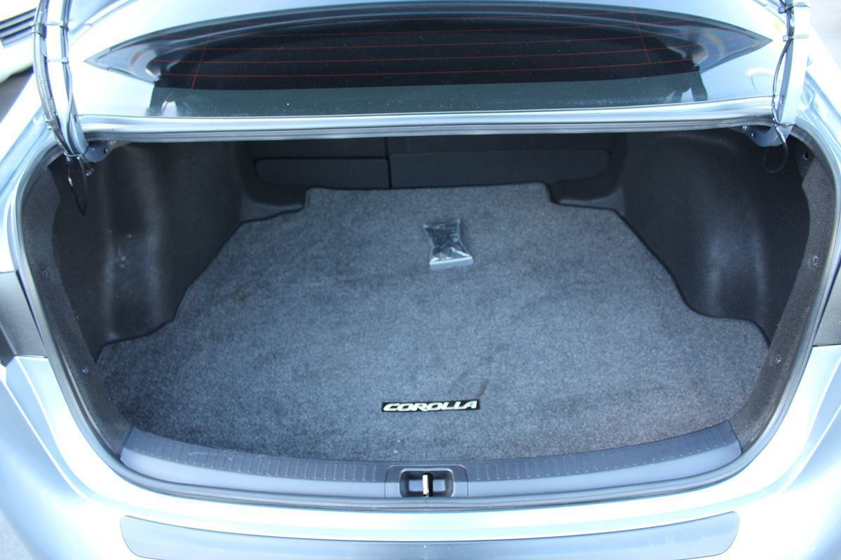 Used 2020 Toyota Corolla SE w/ Carpet Mat Package (TMS) FWD image 29