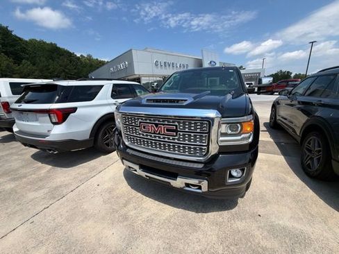 Used 2018 GMC Sierra 2500 Denali w/ Duramax Plus Package AWD/4WD image 23