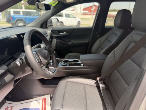 New 2026 Chevrolet Equinox LT w/ Convenience Package II AWD/4WD image 10