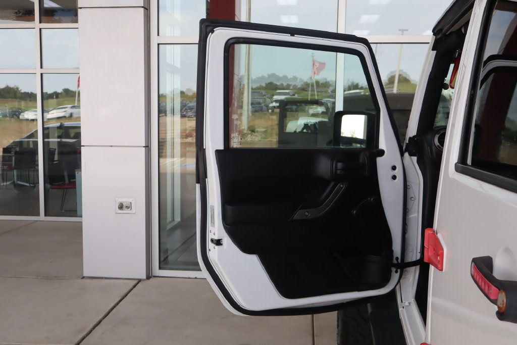 Used 2015 Jeep Wrangler Unlimited Sport w/ Connectivity Group AWD/4WD image 14