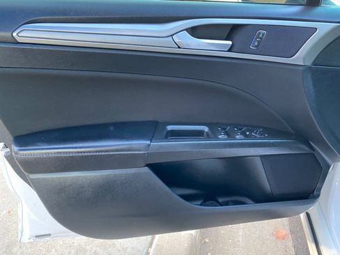 Used 2019 Ford Fusion SE image 21