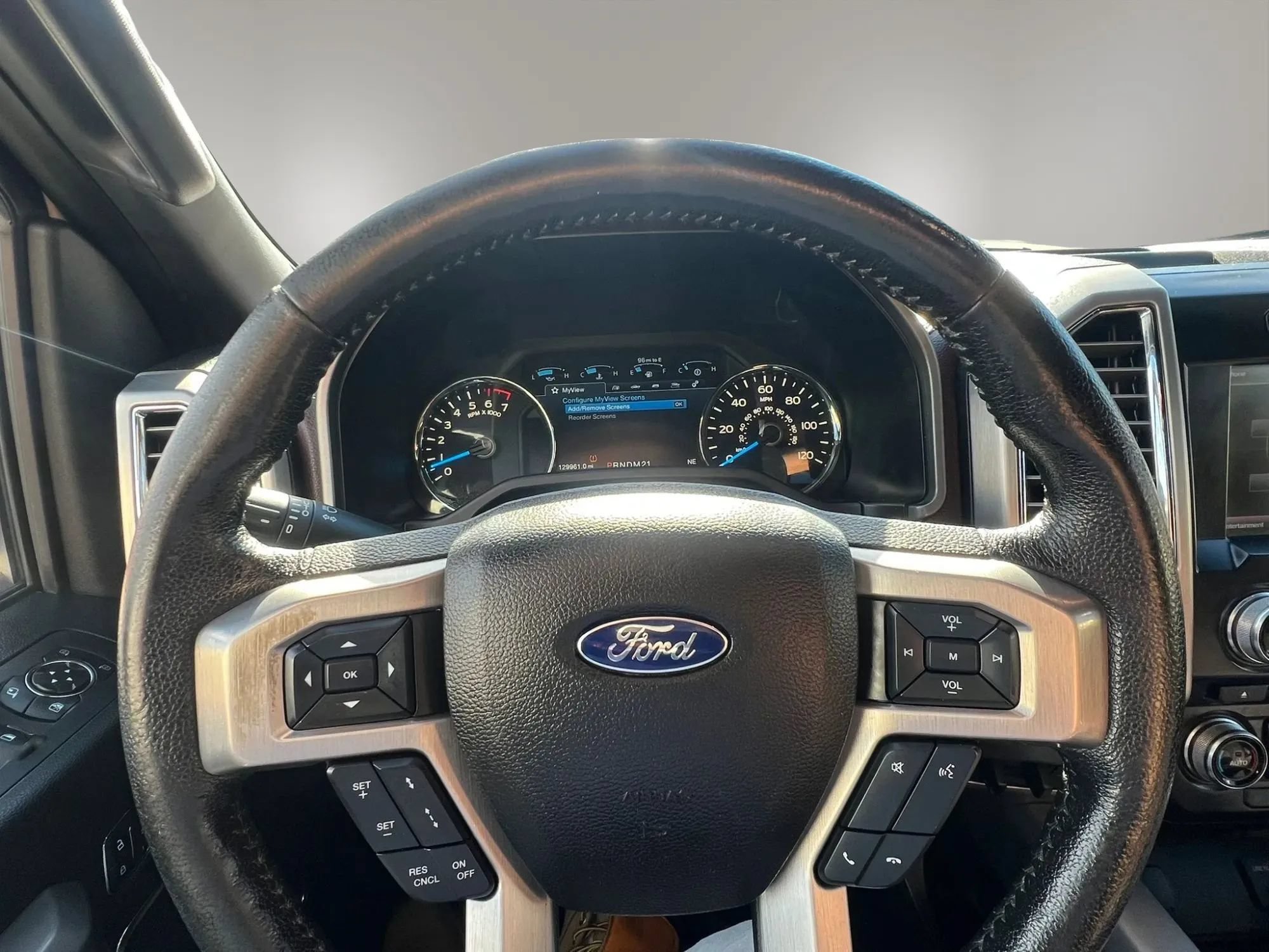 Used 2015 Ford F150 Platinum w/ Equipment Group 701A Luxury AWD/4WD image 17
