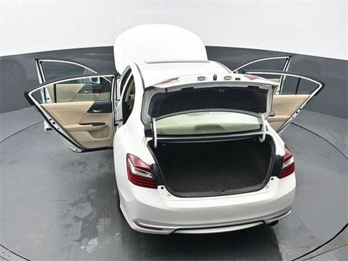 Used 2017 Honda Accord EX image 48