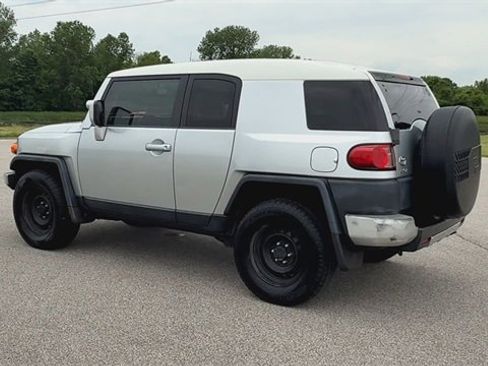 Used 2007 Toyota FJ Cruiser 2WD image 6