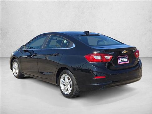 Used 2018 Chevrolet Cruze LT w/ Convenience Package image 8