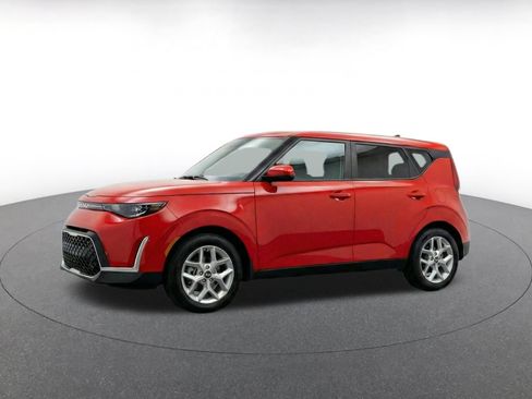 Used 2025 Kia Soul LX w/ LX Technology Package FWD image 3