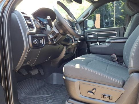 Used 2025 RAM 2500 Big Horn AWD/4WD image 13