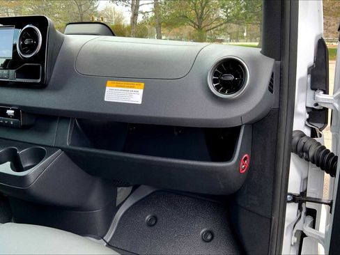Used 2025 Mercedes-Benz Sprinter 2500 image 10