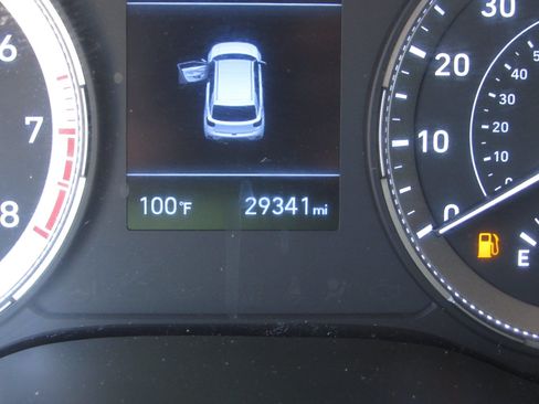 Used 2022 Hyundai Venue Limited FWD image 27