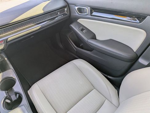 Used 2022 Honda Civic Touring image 18