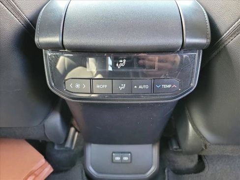 Used 2026 Toyota Highlander XSE AWD/4WD image 14