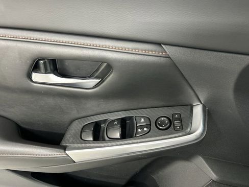 Used 2023 Nissan Sentra SR w/ SR Premium Package FWD image 11