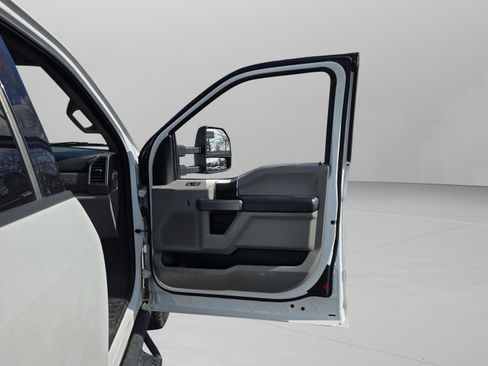 Used 2020 Ford F350 XLT image 27