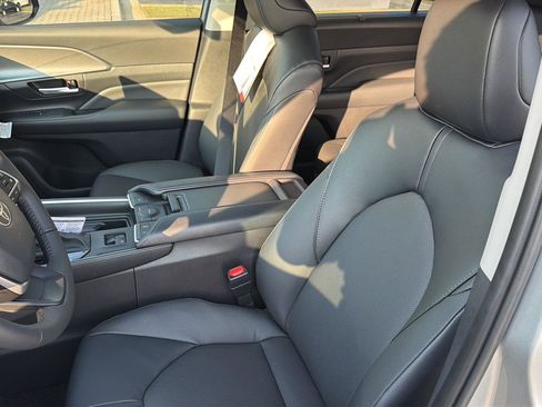 New 2026 Toyota Grand Highlander FWD image 30