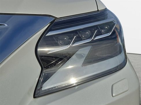 Used 2023 Lexus GX 460 Premium w/ Premium Package image 11