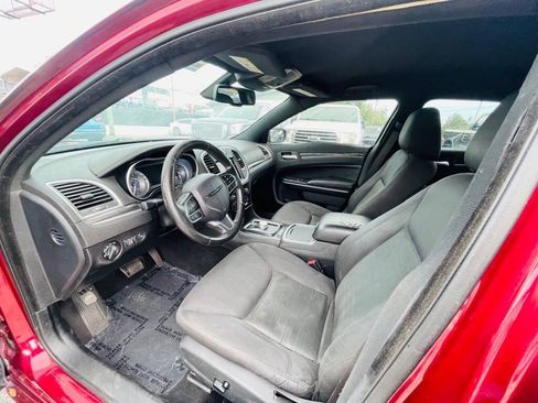 Used 2019 Chrysler 300 Touring w/ Chrome Appearance Package RWD image 13