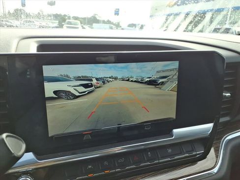 Used 2024 GMC Sierra 1500 SLE image 15