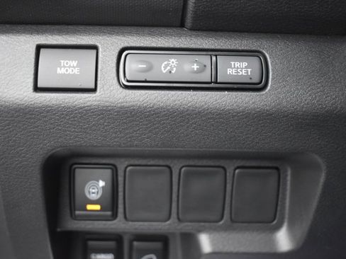 Used 2024 Nissan Frontier PRO-4X w/ Technology Package image 29