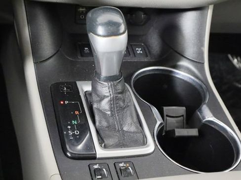 Used 2019 Toyota Highlander XLE image 14