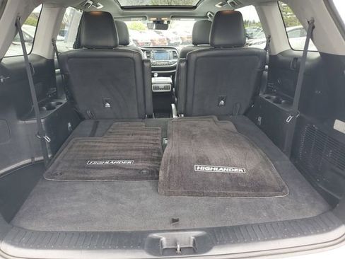 Used 2017 Toyota Highlander Limited AWD/4WD image 8