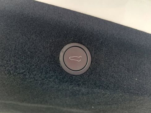 Used 2026 Tesla Model Y 2WD image 10