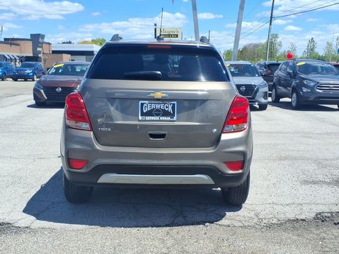 Used 2020 Chevrolet Trax LT w/ LT Convenience Package FWD image 5