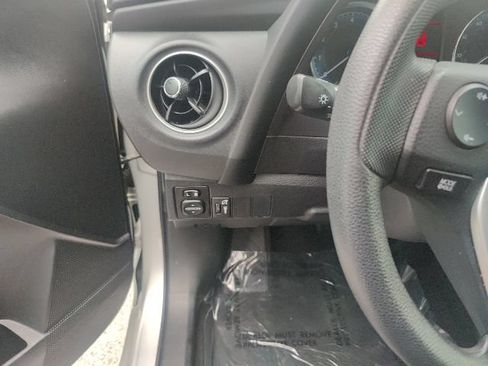 Used 2019 Toyota Corolla LE FWD image 23