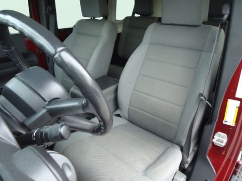 Used 2007 Jeep Wrangler Unlimited Rubicon w/ Dual Top Group AWD/4WD image 19