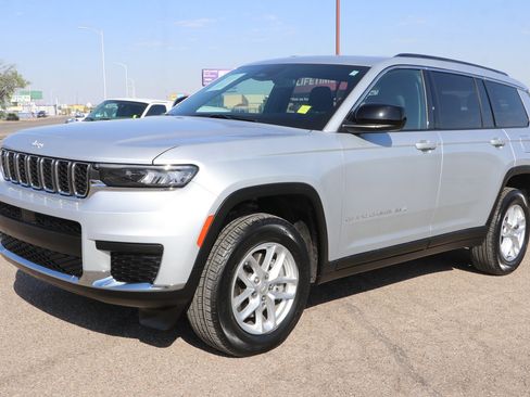 Used 2024 Jeep Grand Cherokee L Laredo AWD/4WD image 3