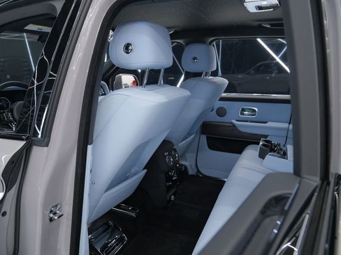 Used 2025 Rolls-Royce Cullinan AWD/4WD image 45