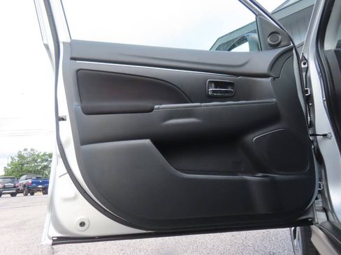 Used 2025 Mitsubishi Outlander Sport AWD image 36