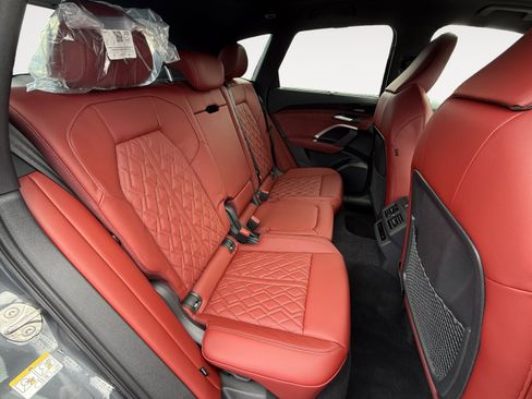 Used 2025 Audi SQ5 Prestige AWD/4WD image 18