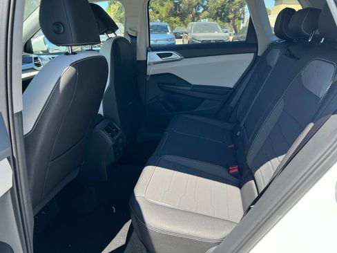 New 2025 Volkswagen Taos SE image 18