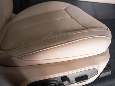 New 2025 Jeep Grand Cherokee L Limited w/ Luxury Tech Group II image 34