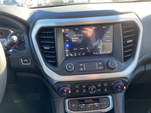 Used 2023 GMC Acadia SLT image 15