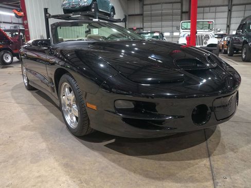 Used 2001 Pontiac Firebird Trans Am RWD image 12