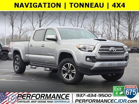 Used 2017 Toyota Tacoma TRD Sport image 1