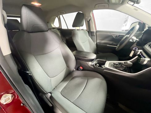 Used 2021 Toyota RAV4 LE image 30
