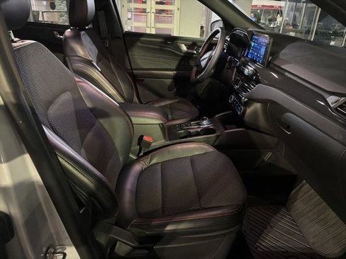 Used 2025 Ford Escape ST-Line w/ Cold Weather Package image 10