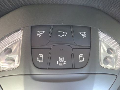 Used 2025 Chrysler Pacifica Select FWD image 24