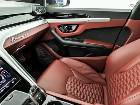 Used 2019 Lamborghini Urus AWD/4WD image 33