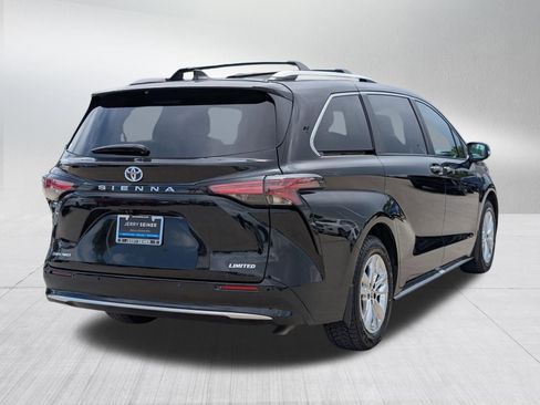 Used 2025 Toyota Sienna Limited AWD/4WD image 6