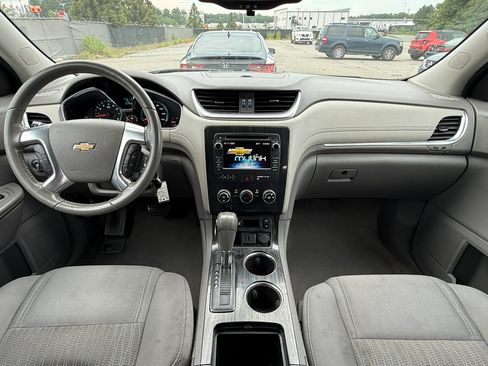 Used 2016 Chevrolet Traverse LT w/ Style and Technology Package AWD/4WD image 3