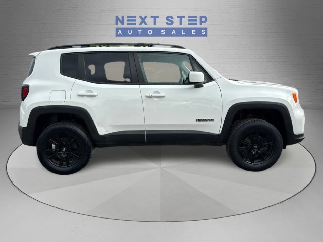 Used 2021 Jeep Renegade Latitude AWD/4WD image 9